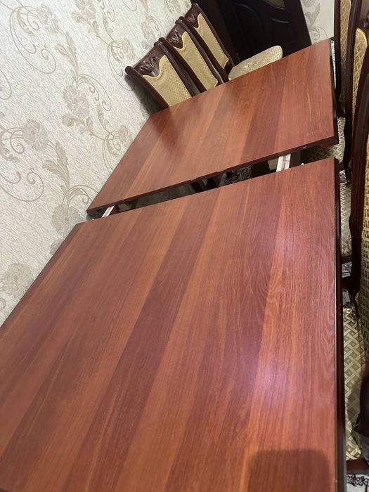 Продаю стол и стулья