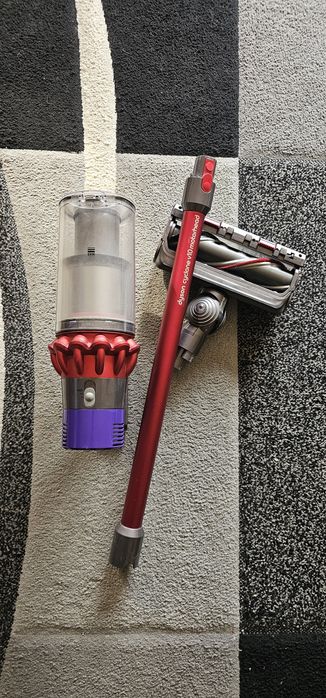 Dyson v8 și V10  pret accesibil