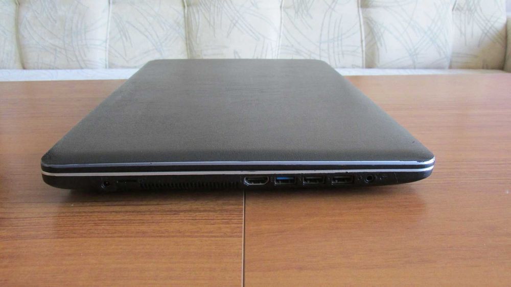 15.6 инча Asus с Intel i3-6006,DDR 4 ,батерия 5 часа лаптоп
