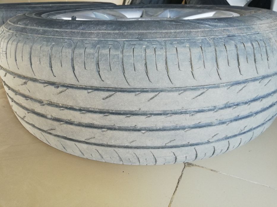 Продам комплект дисков с летней резиной.