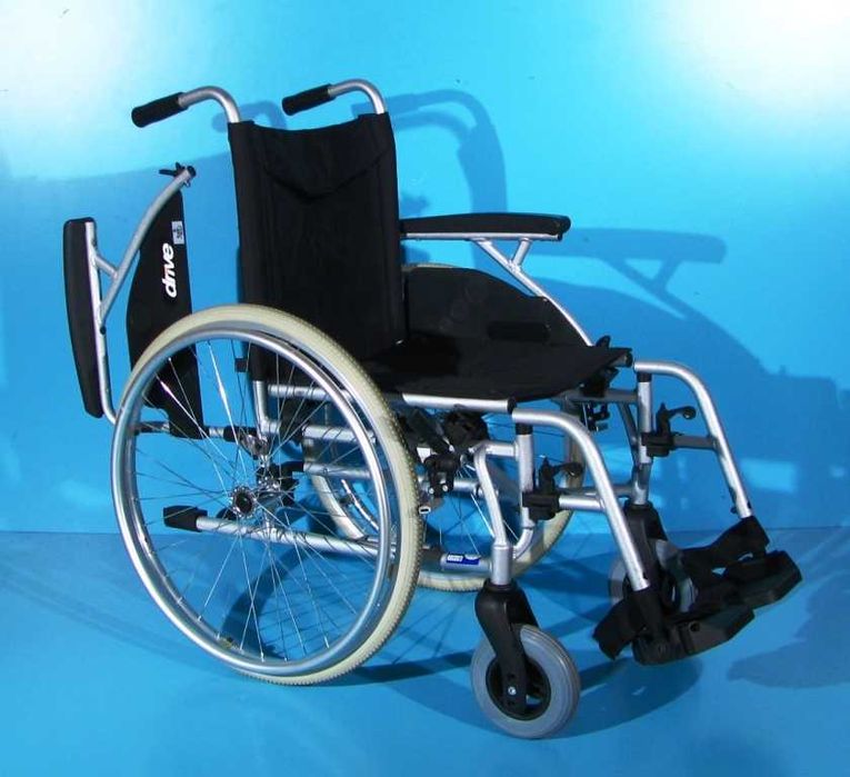 Scaun cu rotile din aluminiu Drive - latime sezut 42 cm