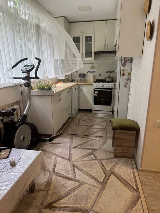 2в3/1/4 Буюк Ипак ийули,77 серия, кирпич,65 м2, раздельные комнаты