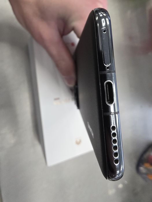 Продавам Huawei P60 PRO 256GB.