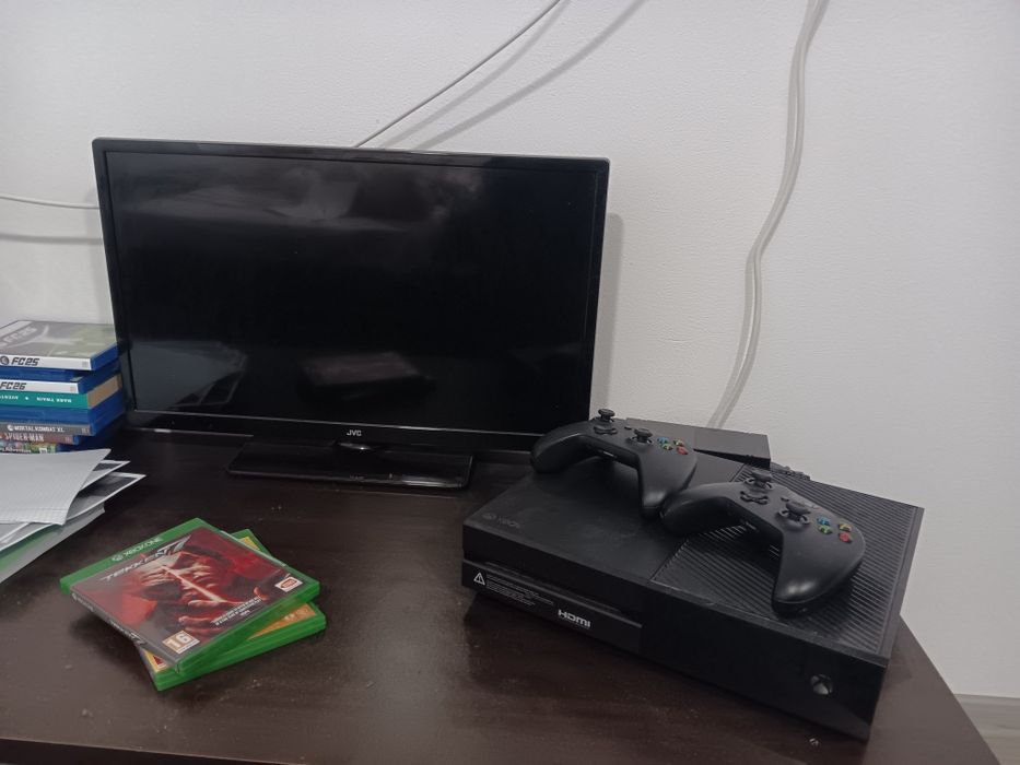 Vand XBOX One 1TB 2 controllere