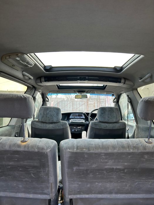 Toyota Estima Lucida