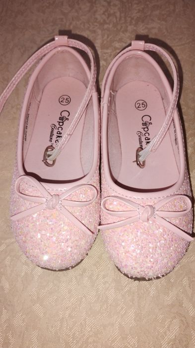 Розови детски обувки
