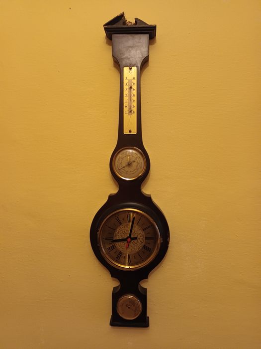 Ceas de perete, în stare buna