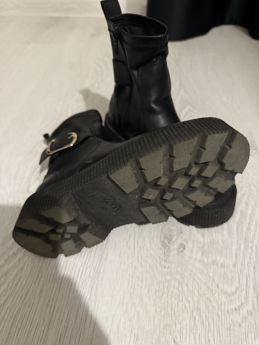 Боти за момиче на Зара