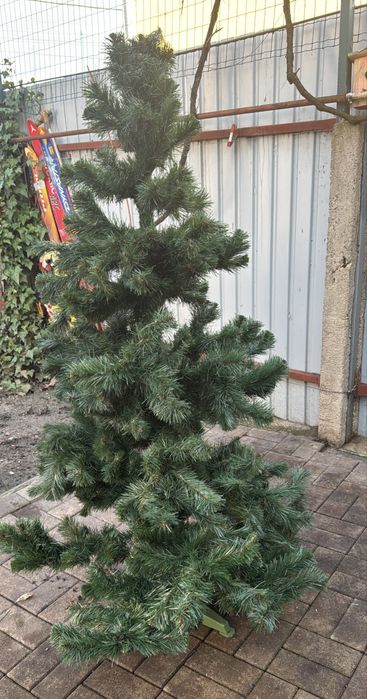 Vând 2 brazi artificiali