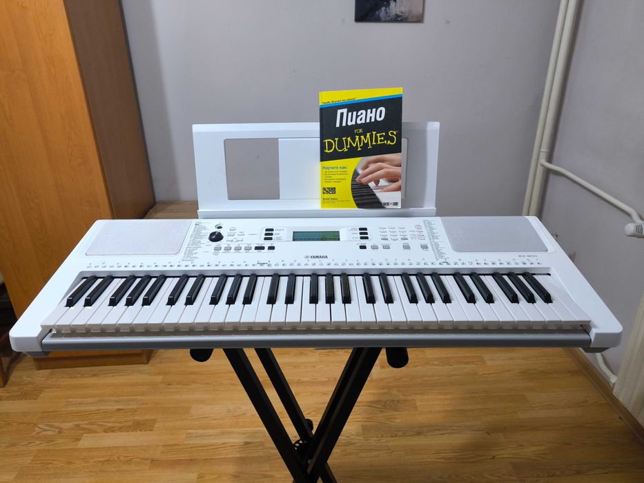 Синтезатор Yamaha EZ-300 със стойка