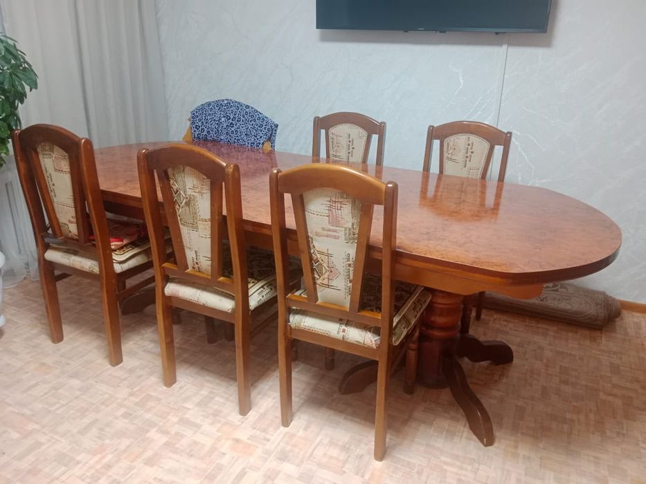 Стол раскладной и стулья