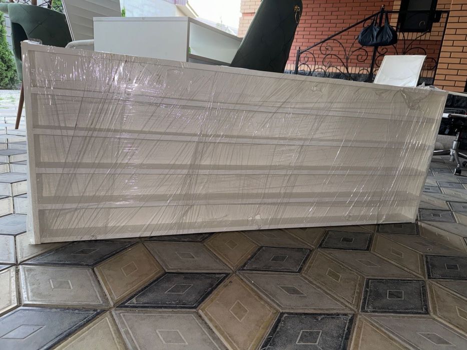 Маникюрные столы и стулья