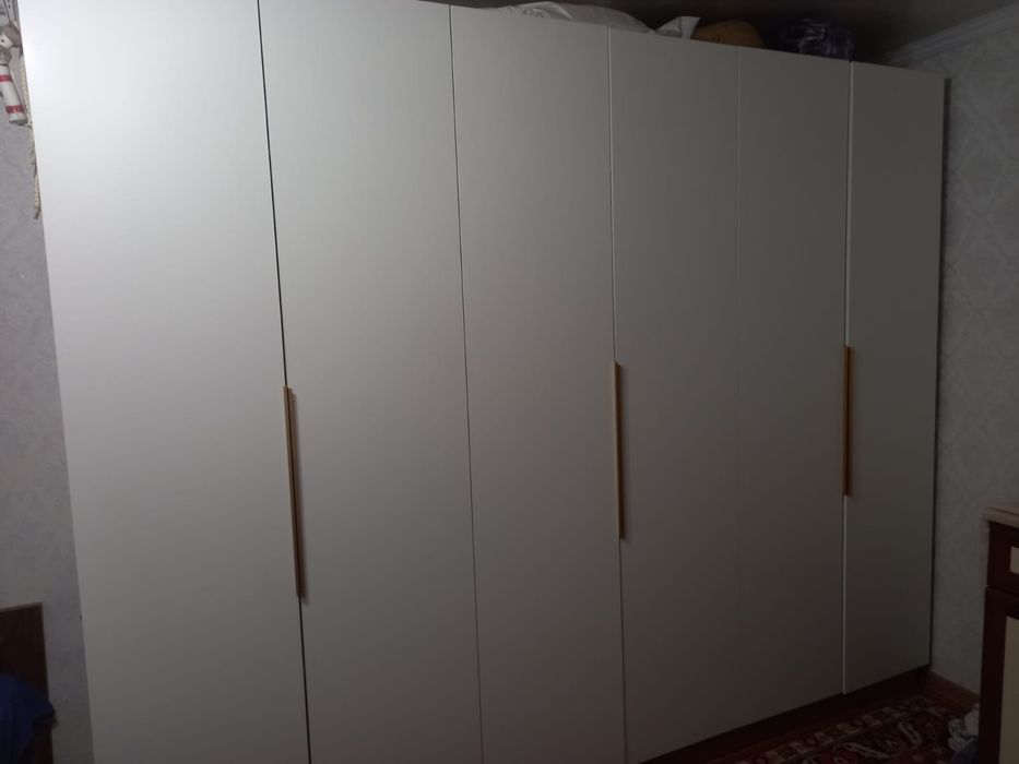 шкаф плательный вместительный