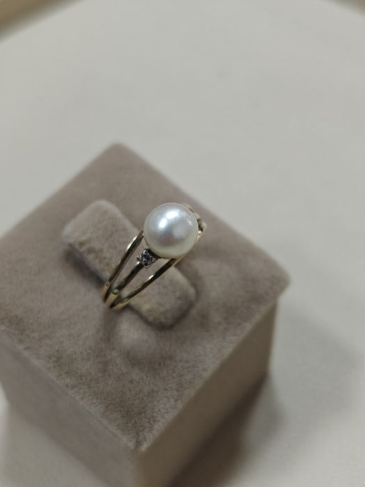 Inel aur 14k 3.31gr cu 2 diamante și perla (r)