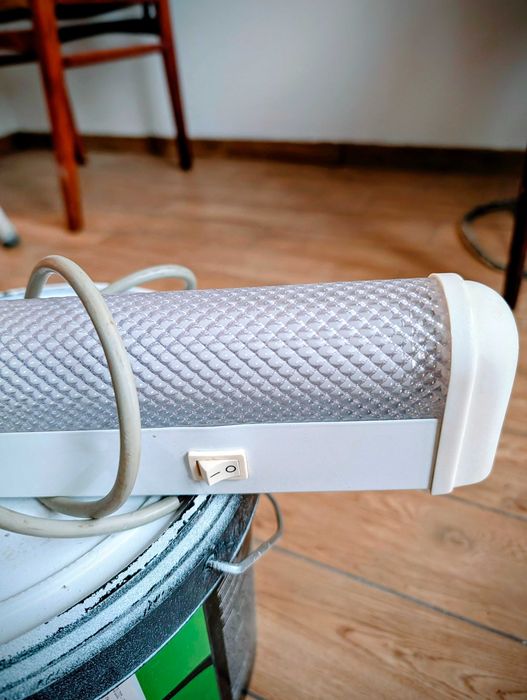 Кухненска лампа - луминесцентна тръба