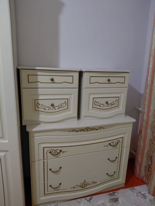 Спальный гарнитур и кровать