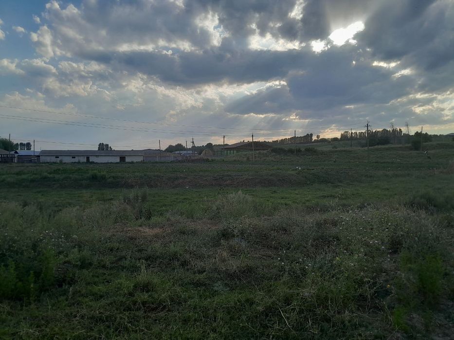 Ko'chmas mulk sotiladi