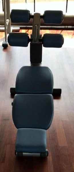 Фитнес уред Technogym Crunch Bench
