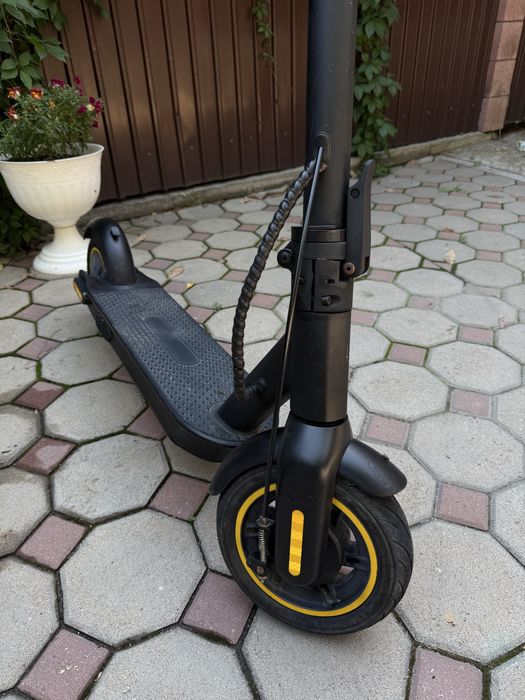 Электросамокат ninebot