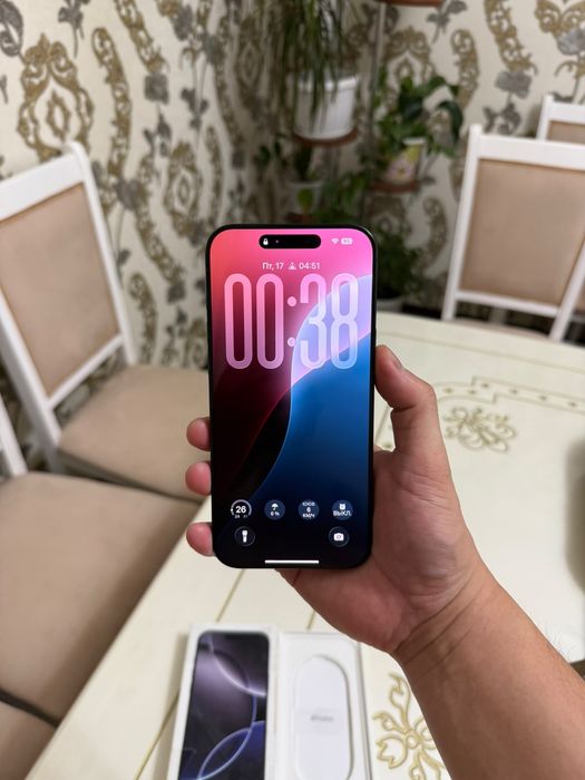 Срочно продам iPhone 16 pro max на 256 гб версия Е-sim (АКБ - 89%)