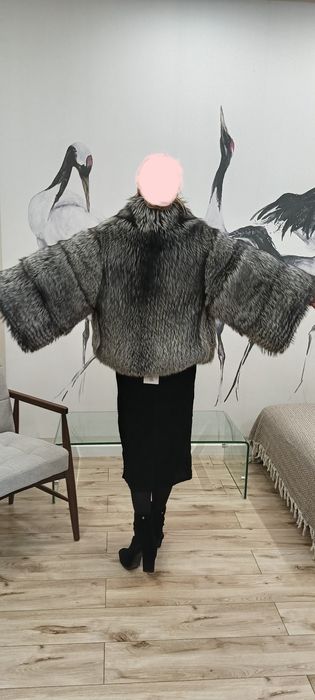 Шуба чернобурка новая.