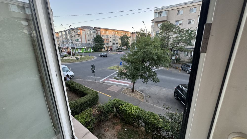 Vand apartament 3 camere+ garaj