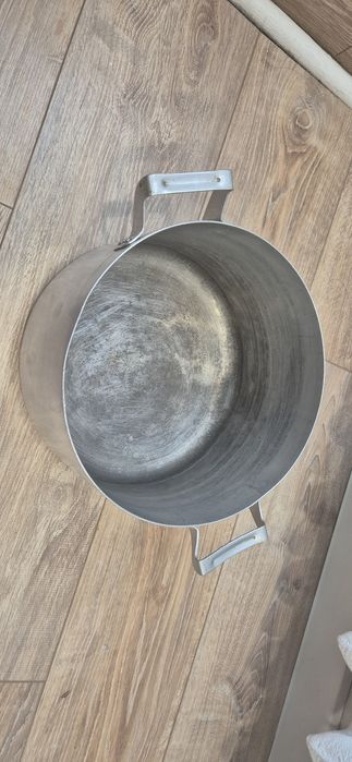 Продам кастрюлю.