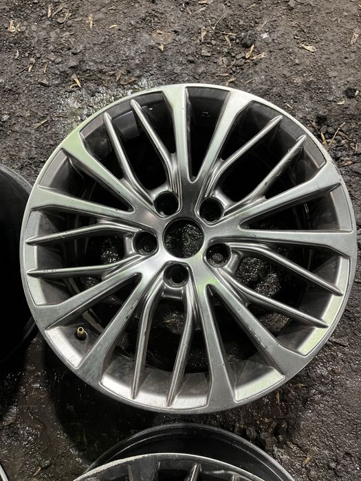 TOYOTA камри r17