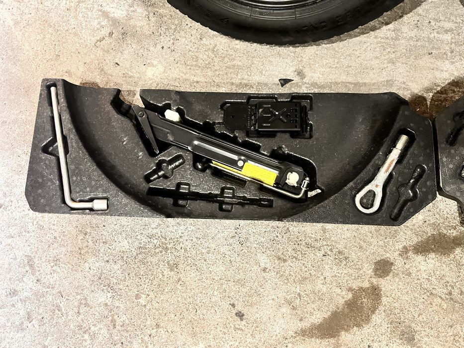 Резервна гума с ключ Mercedes ML-W164 / W166 комплект Патерица