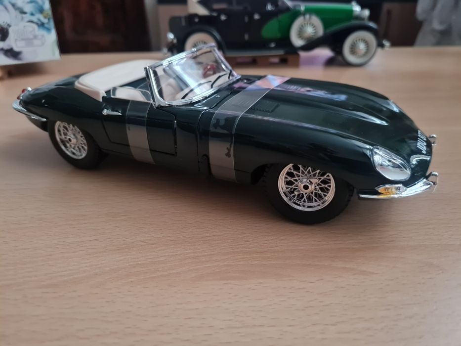 Vand Jaguar E-type Cabriolet 1:18 de la Bburago cu sigilii fara cutie