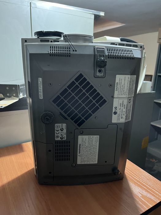 Продам Кинопроектор LG