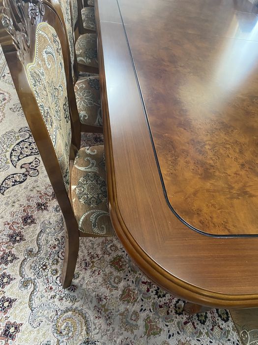 Стол для гостинной, 14 стульями