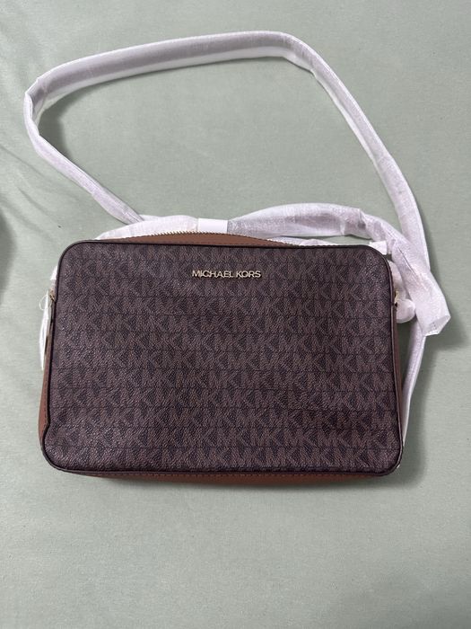 Genti, portofele, ghiozdane Michael Kors si Tommy Hilfiger