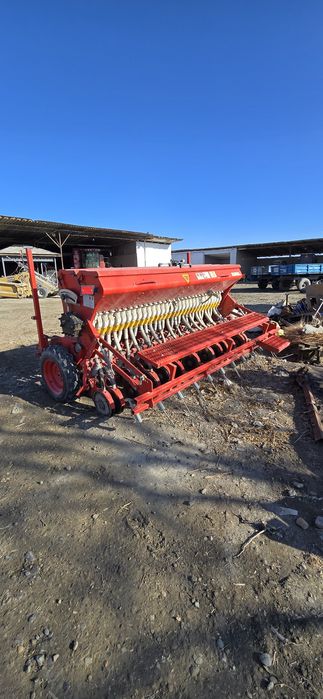 Sotuvda traktor va agregatlar bor