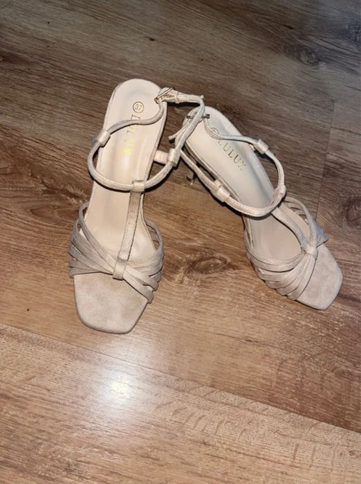 Sandale cu toc elegante