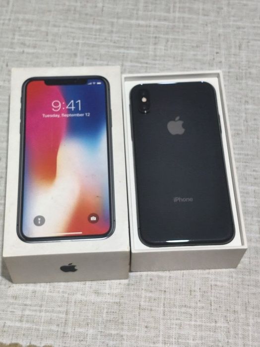 Iphone X sotiladi Rangi qora.