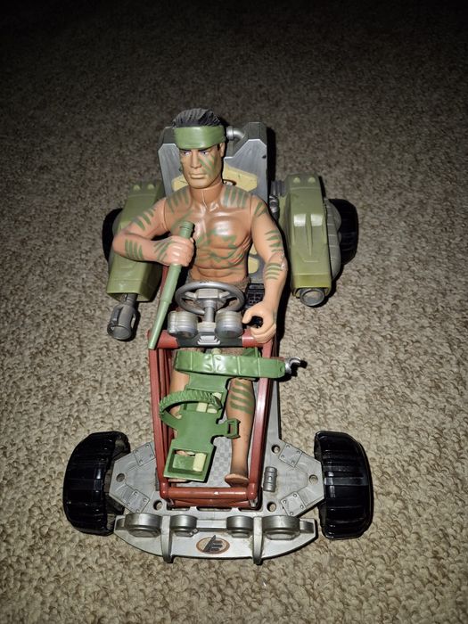 Figura cu mașina Jungle dart