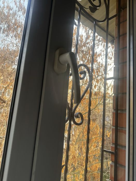 Срочно продаю 3 пластиковых окна