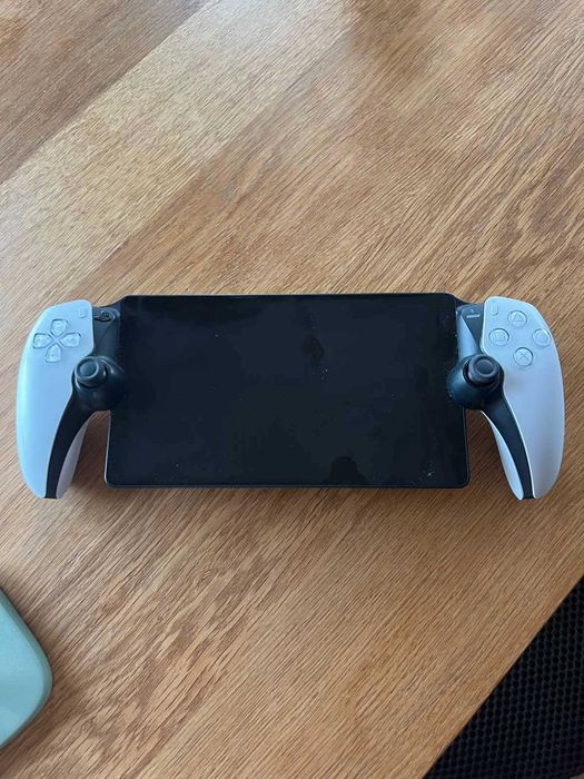 Продавам PlayStation portal бял