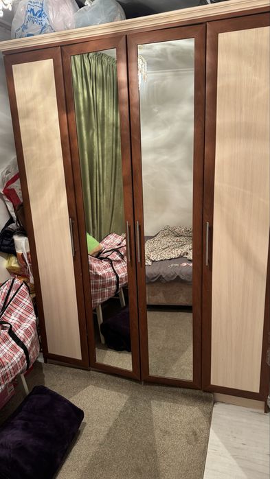 Шкаф в спальню продаем