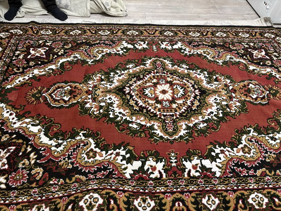 Продам ковер в отличном состоянии