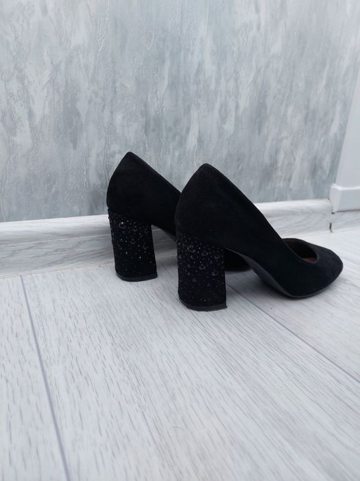 Продам женские туфли