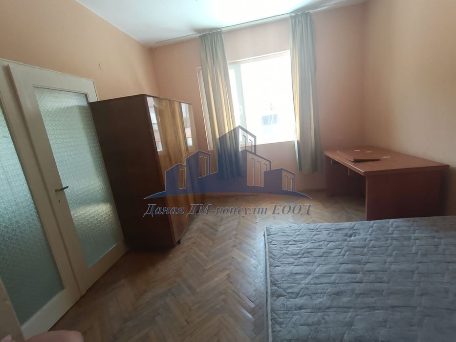 Дава се под наем Тристаен апартамент в Шумен, Център - 90 кв.м за 408 € - Снимка #11