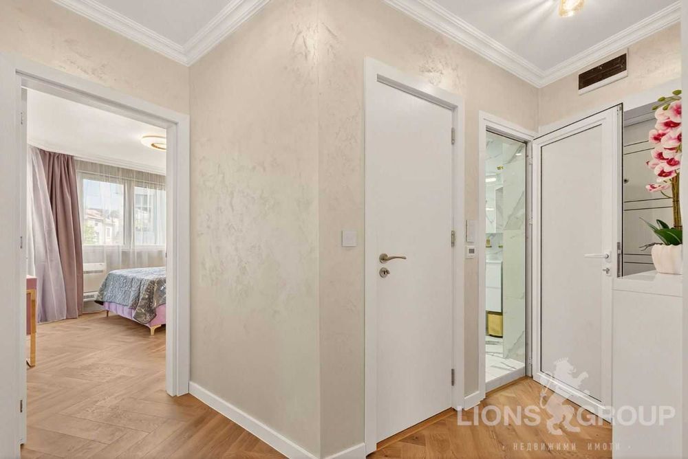 Дава се под наем Тристаен апартамент в Варна, Център - 100 кв.м за 1650 € - Снимка #18