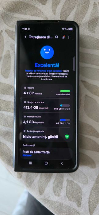 Vând un Samsung Galaxy Fold 4 verde cu 512 GB spațiu de stocare.