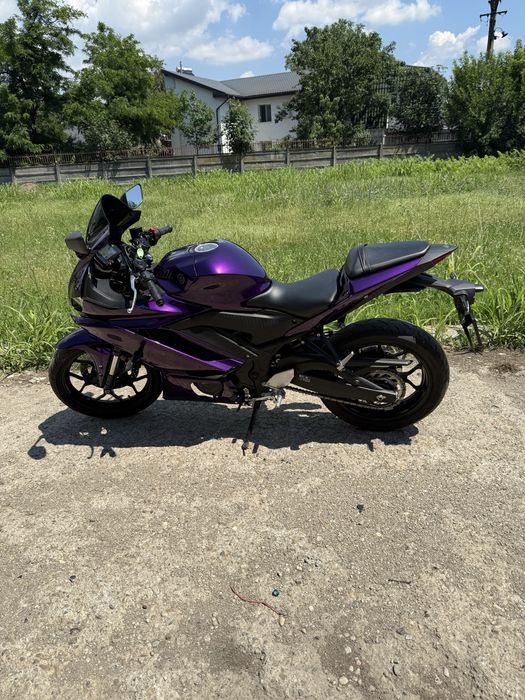Yamaha R3 2024 – 321cc, 4.000 km