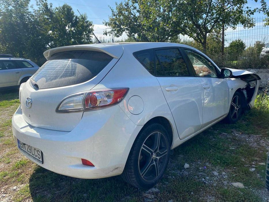 Vând  Mazda 3, avariată