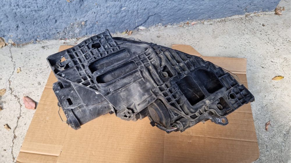 Vand far/faruri stanga/dreapta VW Golf 6 model 2009-2012 Valeo