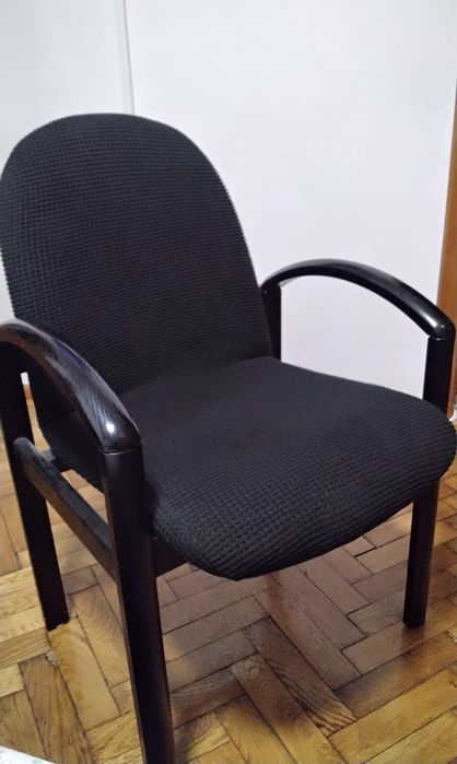 De vânzare 4 scaune foarte confortabile!