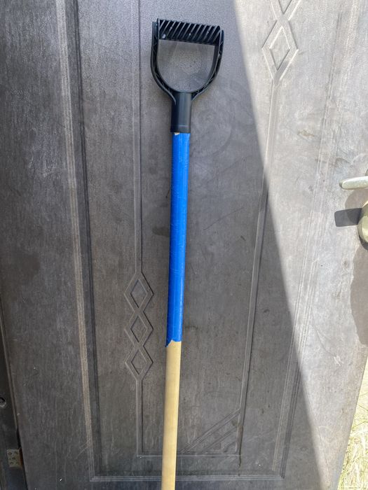 Продам лопаты и топор